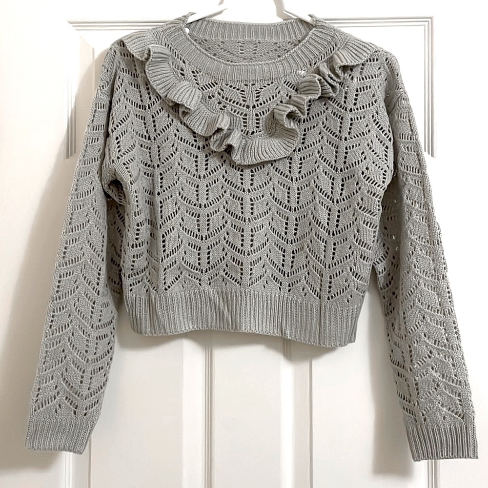 🩶 NWOT Light Grey Knit and Ruffled Sweater